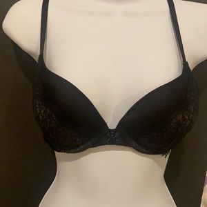 Smooth silky padded bra with lace